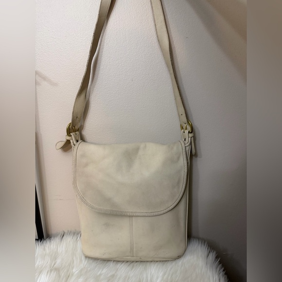 Vintage Coach Crossbody bag. style #4115 - Picture 2 of 12